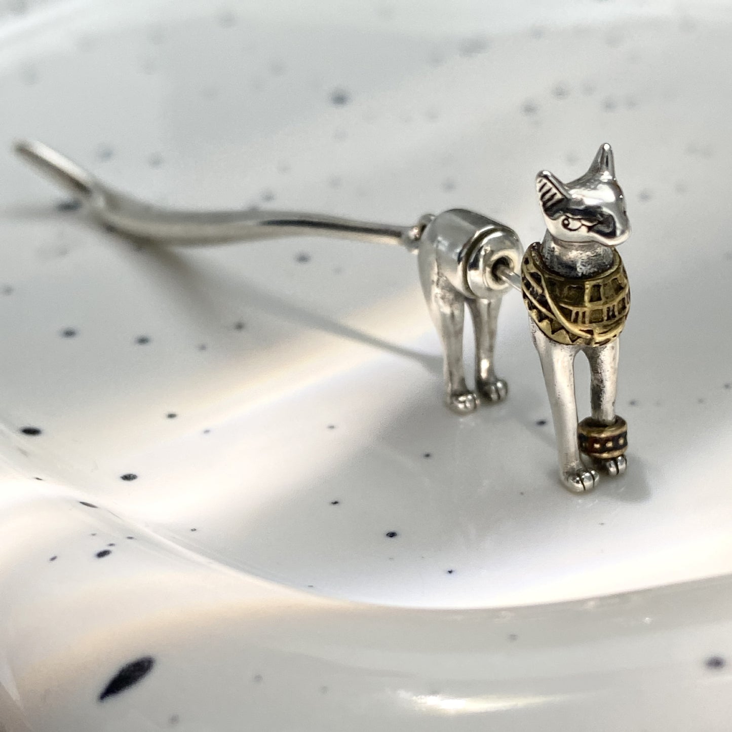 Single Gold And Silver Two-tone Pharaoh Cat Earrings